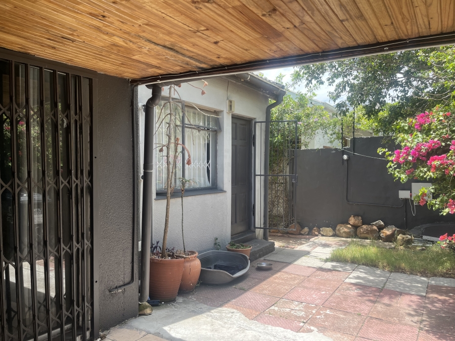 3 Bedroom Property for Sale in Vredehoek Western Cape